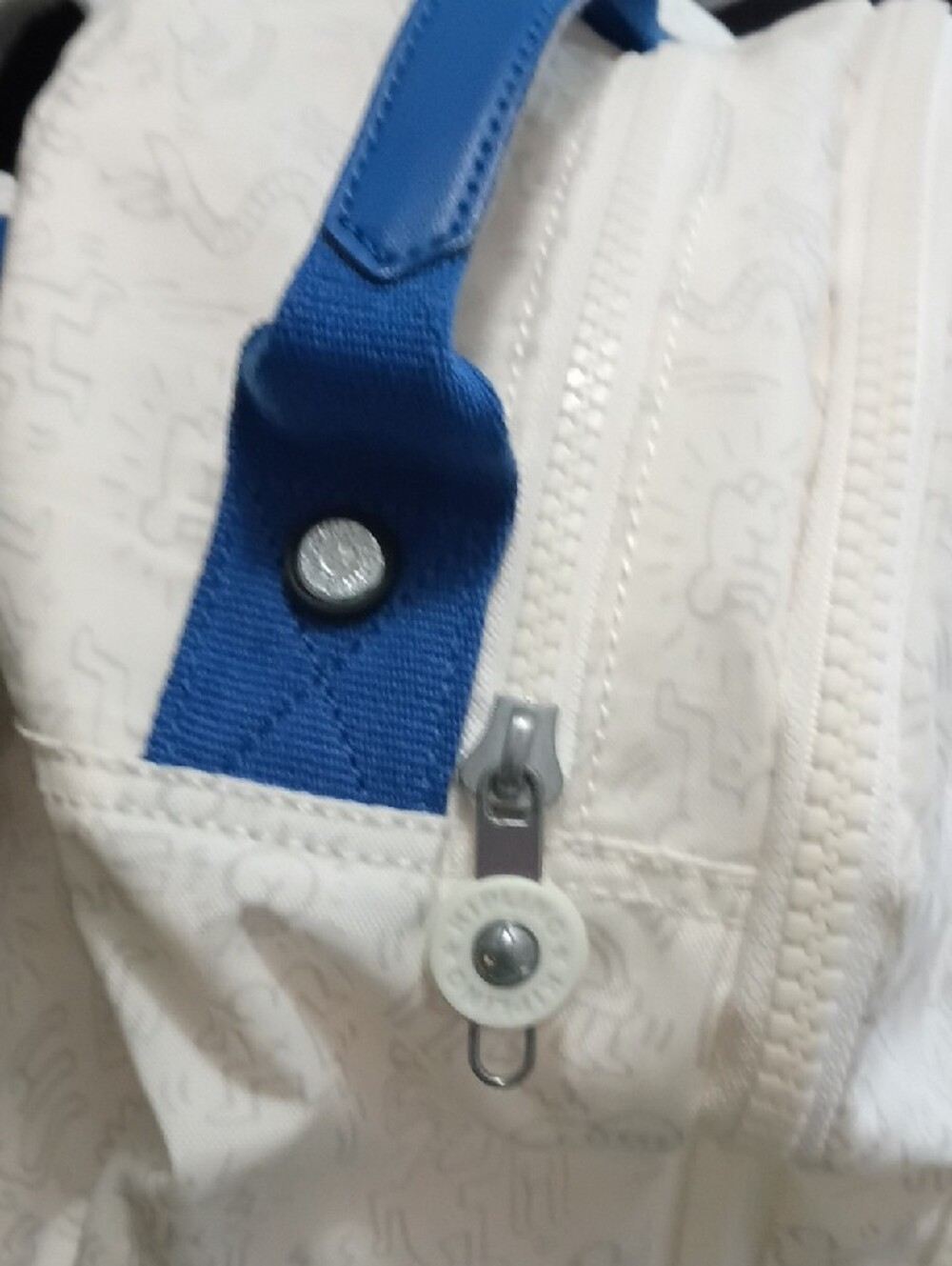Kipling Backpack NWOT White Men's/ Womens Backpack with Red Graphic - Picture 6 of 13